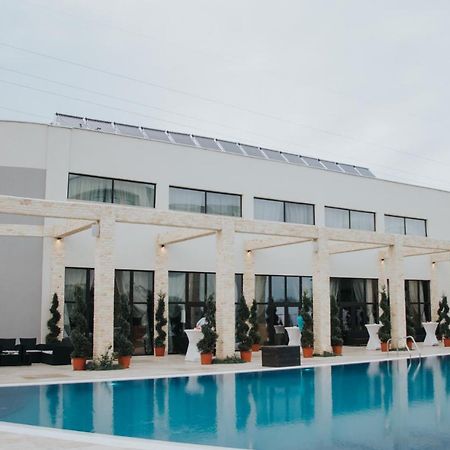 Pik Elegance Hotel Ploiesti Bagian luar foto