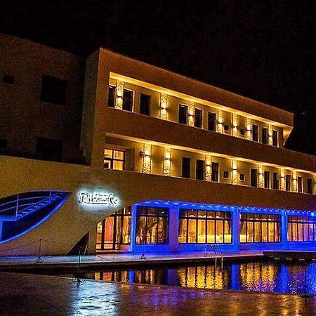 Pik Elegance Hotel Ploiesti Bagian luar foto