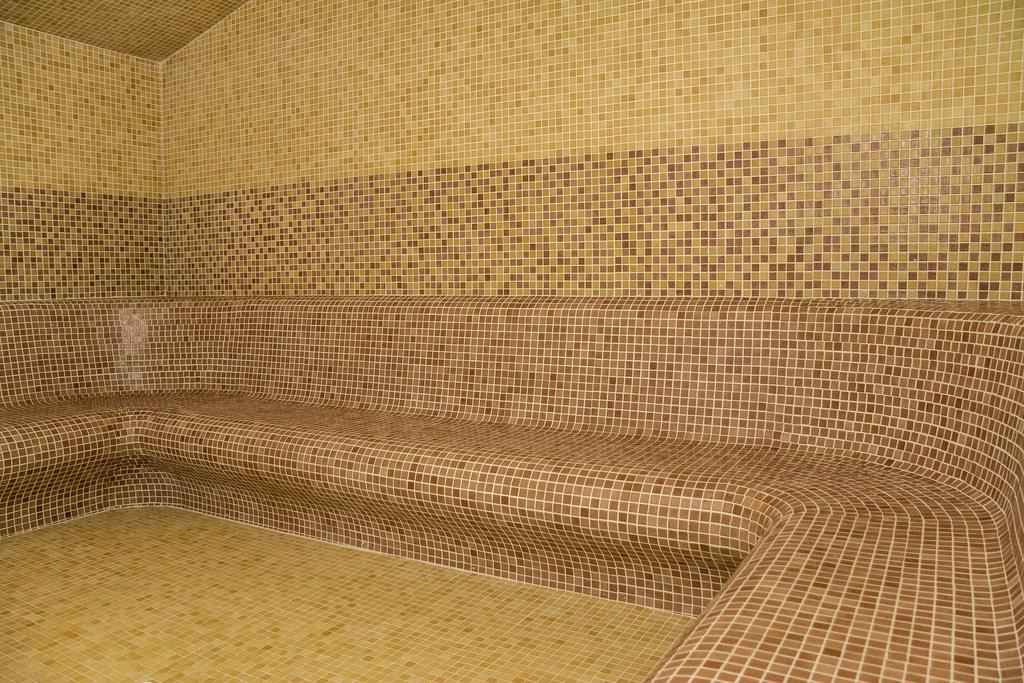 Pik Elegance Hotel Ploiesti Bagian luar foto