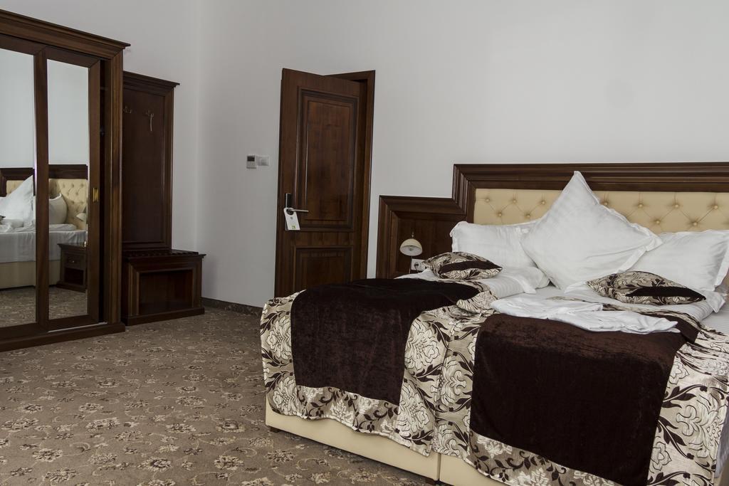 Pik Elegance Hotel Ploiesti Ruang foto