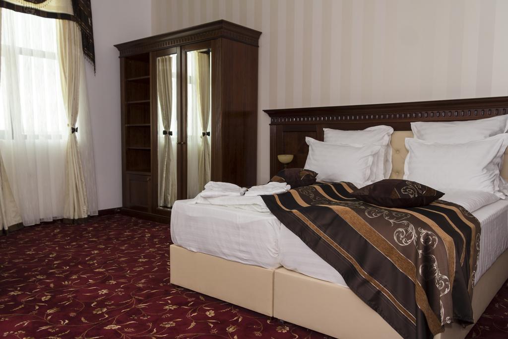 Pik Elegance Hotel Ploiesti Ruang foto