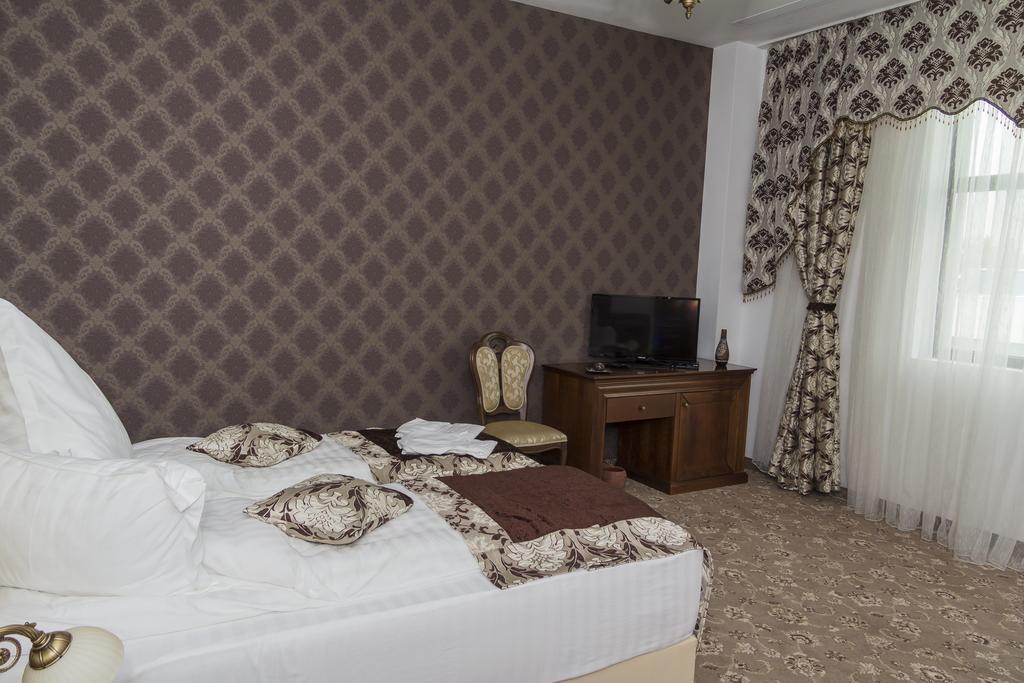 Pik Elegance Hotel Ploiesti Ruang foto