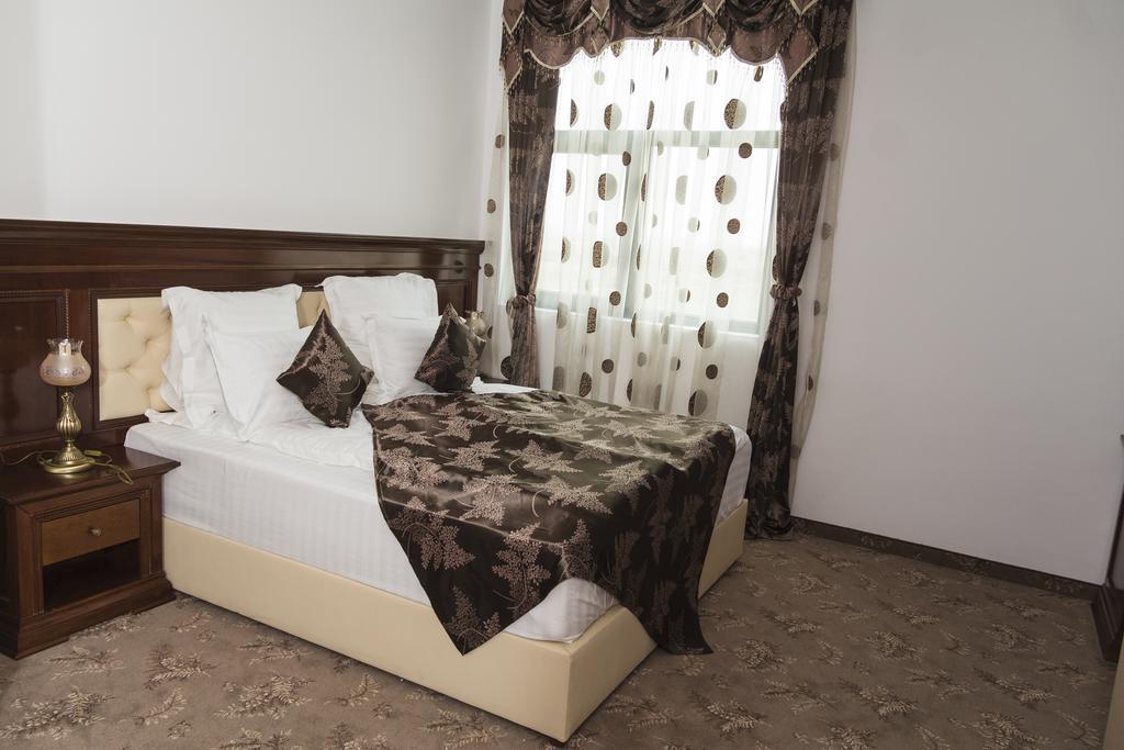 Pik Elegance Hotel Ploiesti Ruang foto