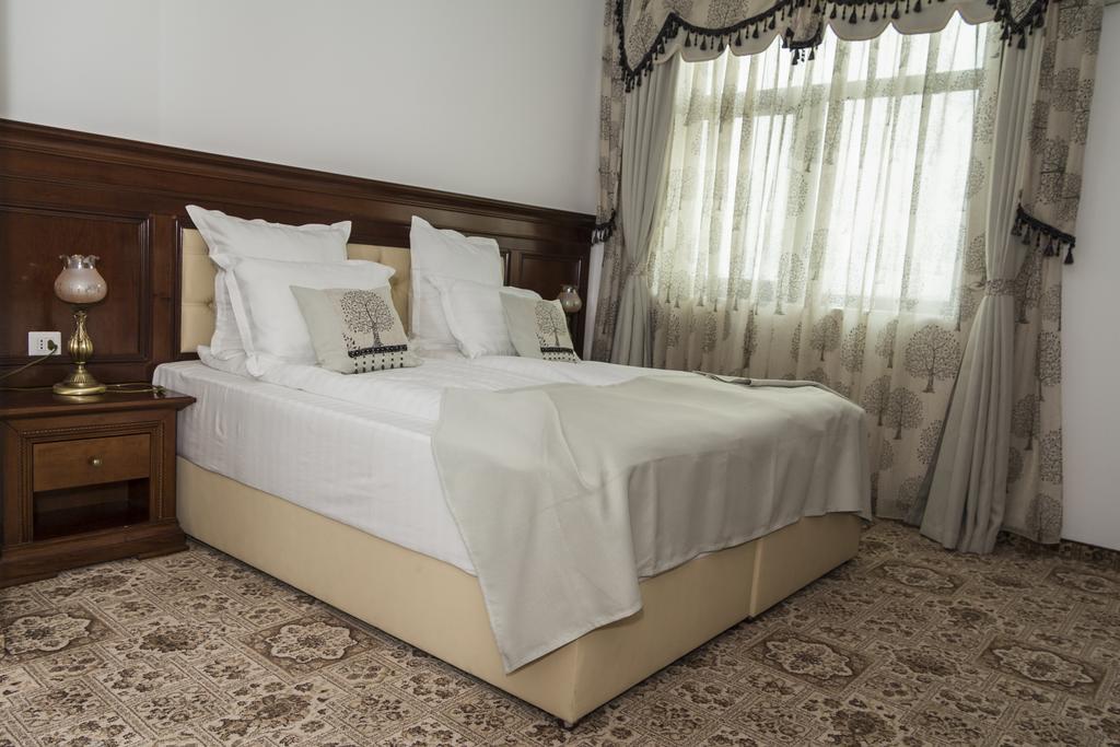 Pik Elegance Hotel Ploiesti Ruang foto