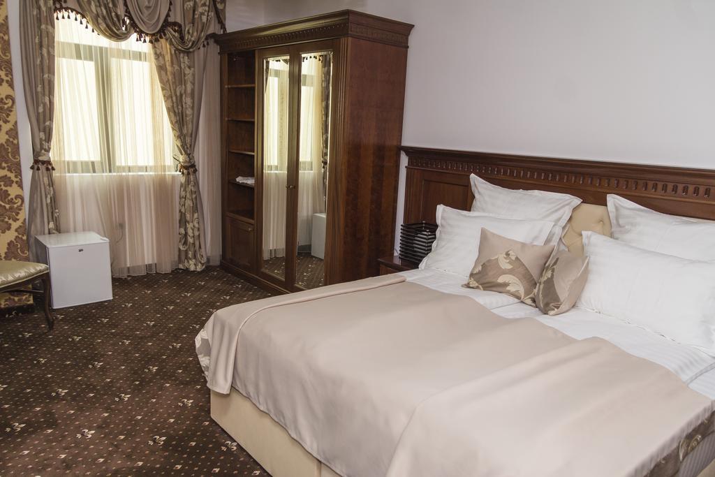 Pik Elegance Hotel Ploiesti Ruang foto