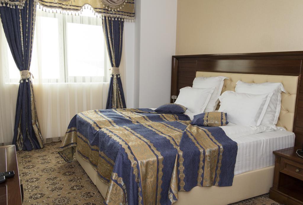 Pik Elegance Hotel Ploiesti Ruang foto