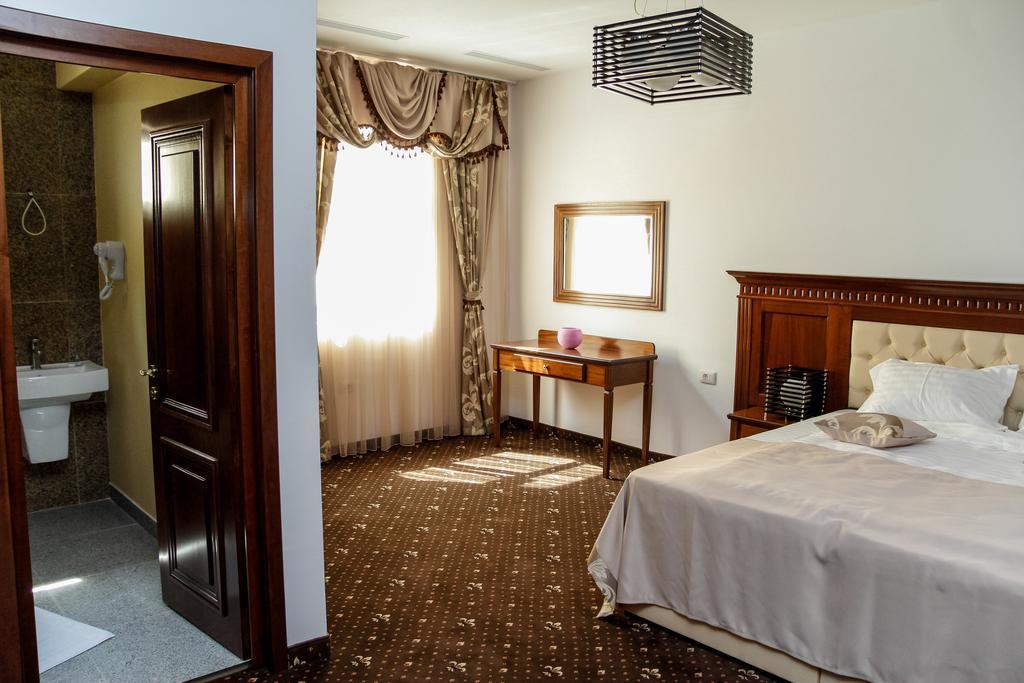 Pik Elegance Hotel Ploiesti Ruang foto
