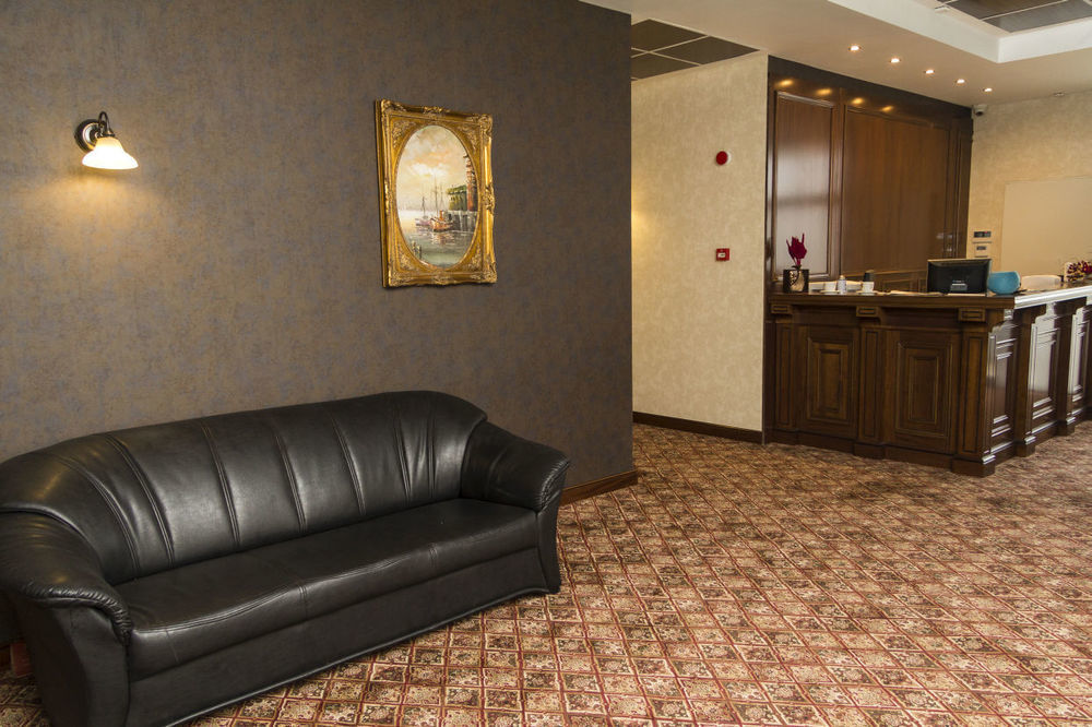 Pik Elegance Hotel Ploiesti Bagian luar foto