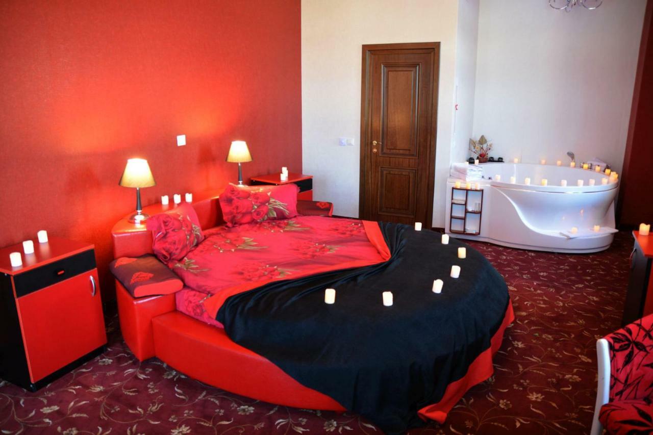 Pik Elegance Hotel Ploiesti Bagian luar foto