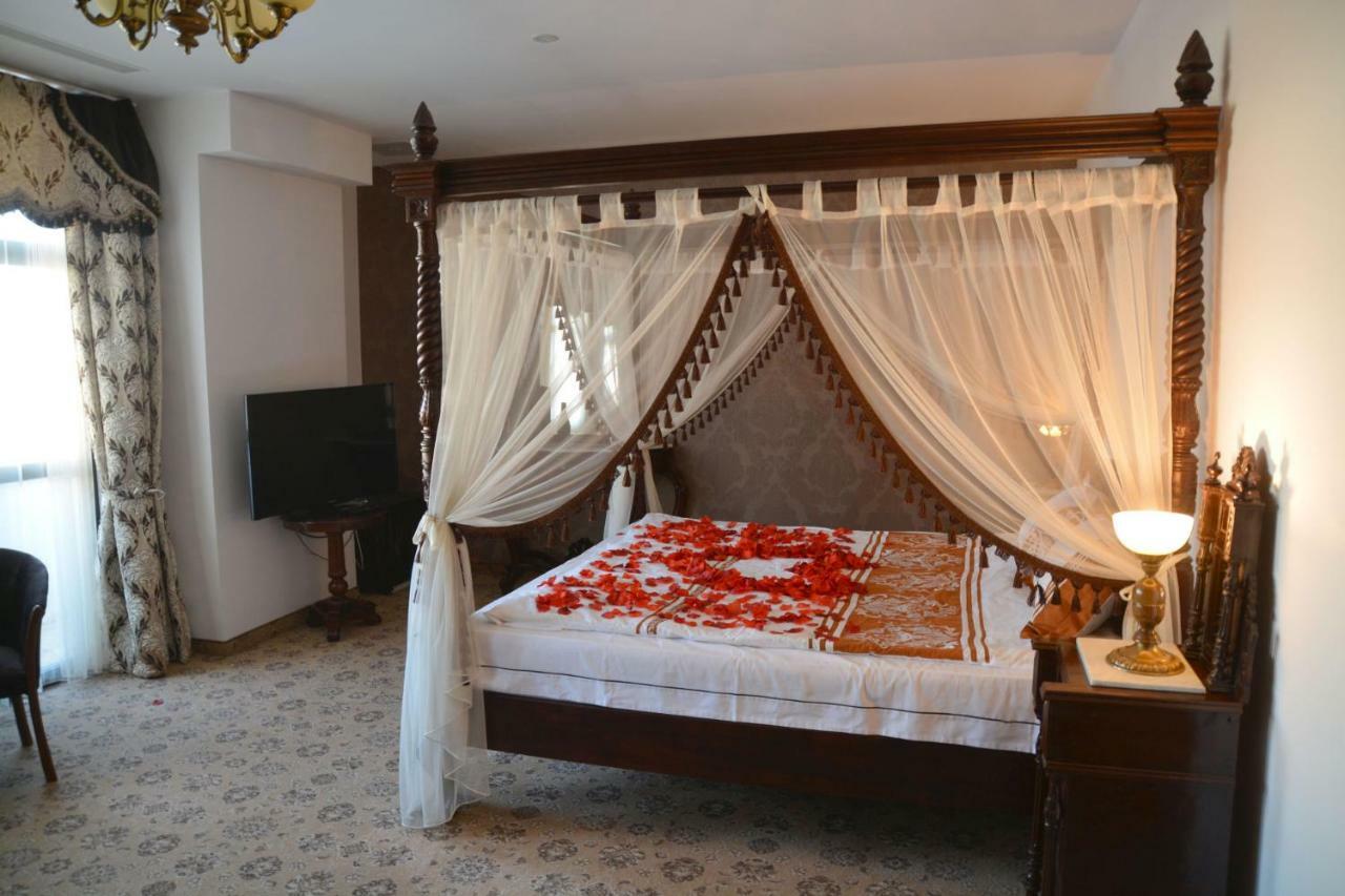 Pik Elegance Hotel Ploiesti Bagian luar foto