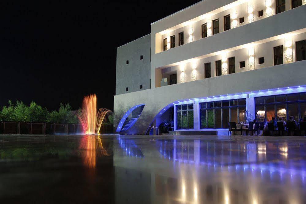 Pik Elegance Hotel Ploiesti Bagian luar foto