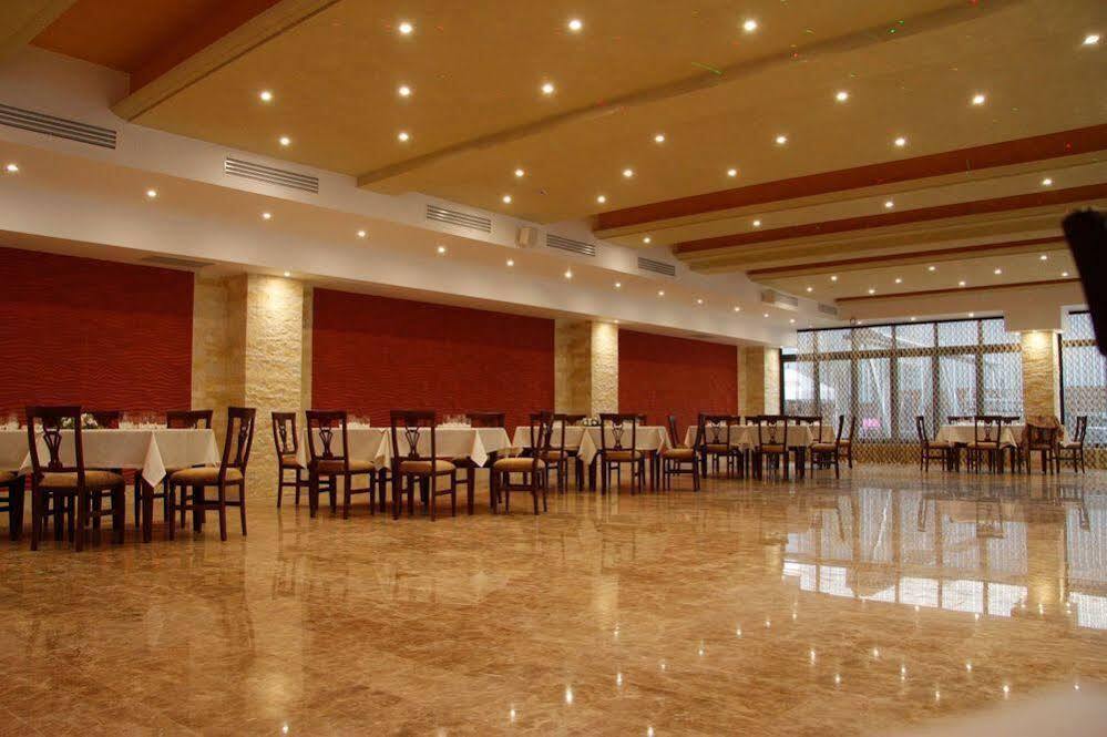 Pik Elegance Hotel Ploiesti Bagian luar foto