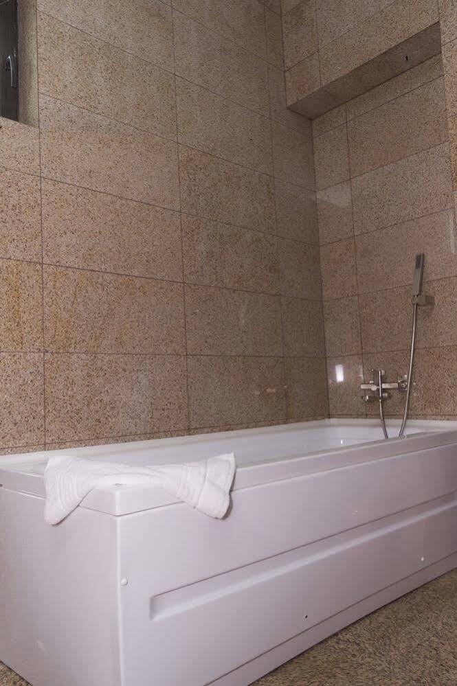 Pik Elegance Hotel Ploiesti Bagian luar foto