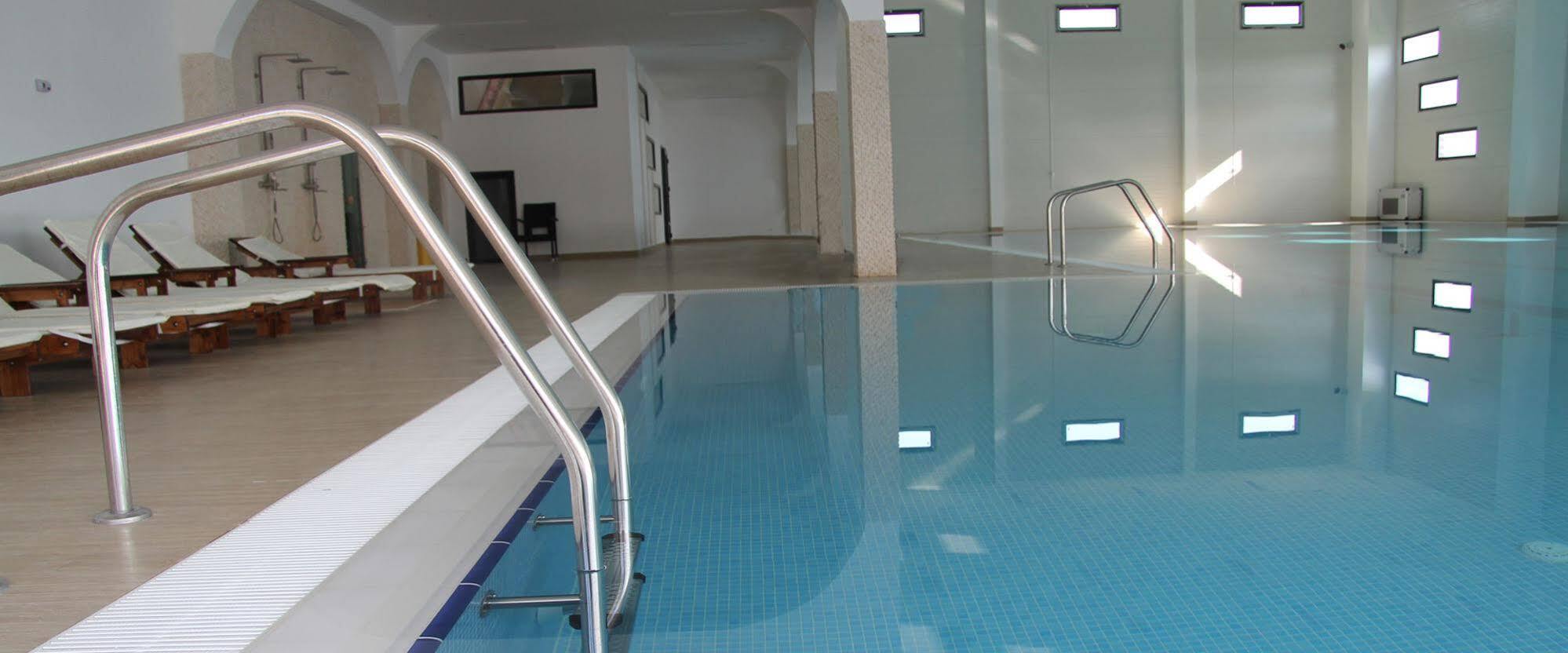 Pik Elegance Hotel Ploiesti Bagian luar foto