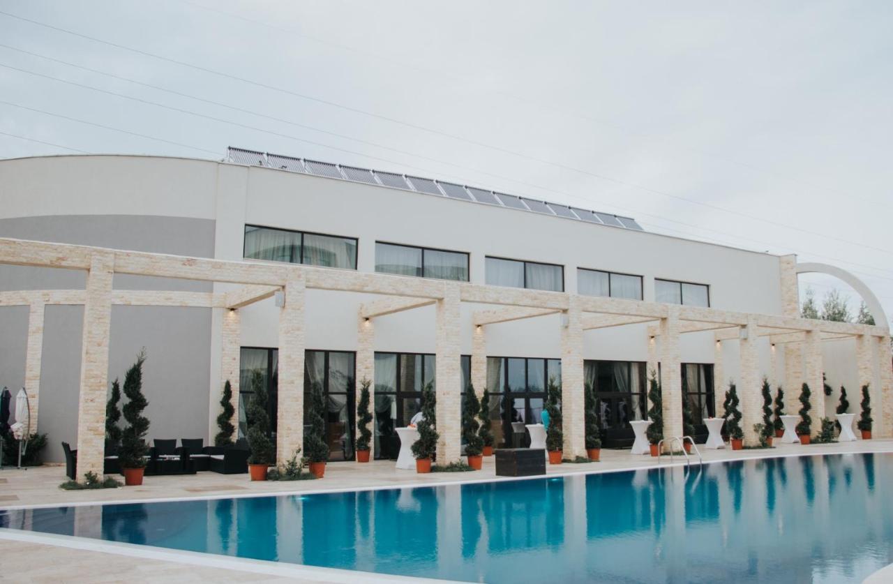 Pik Elegance Hotel Ploiesti Bagian luar foto