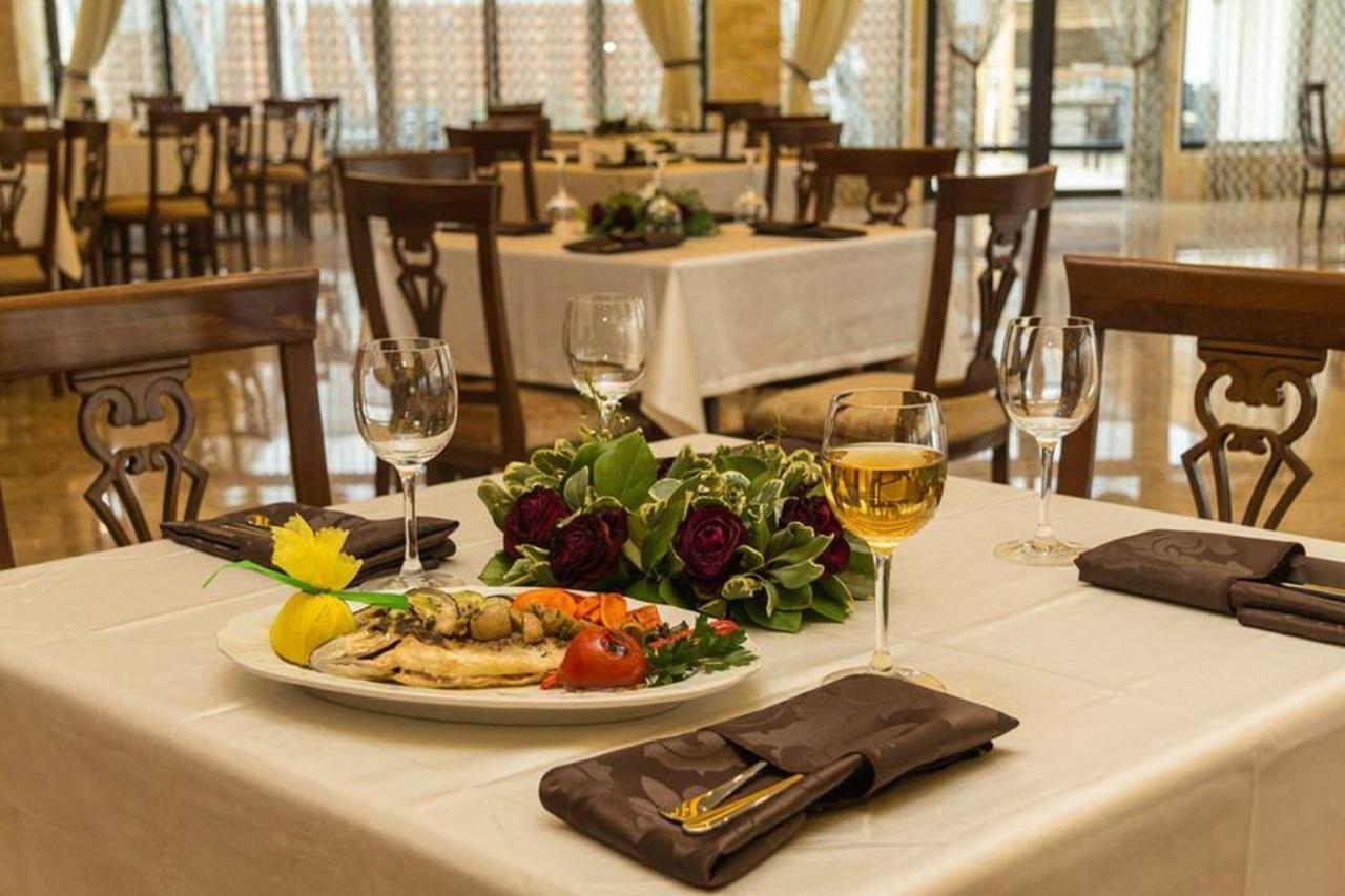 Pik Elegance Hotel Ploiesti Bagian luar foto