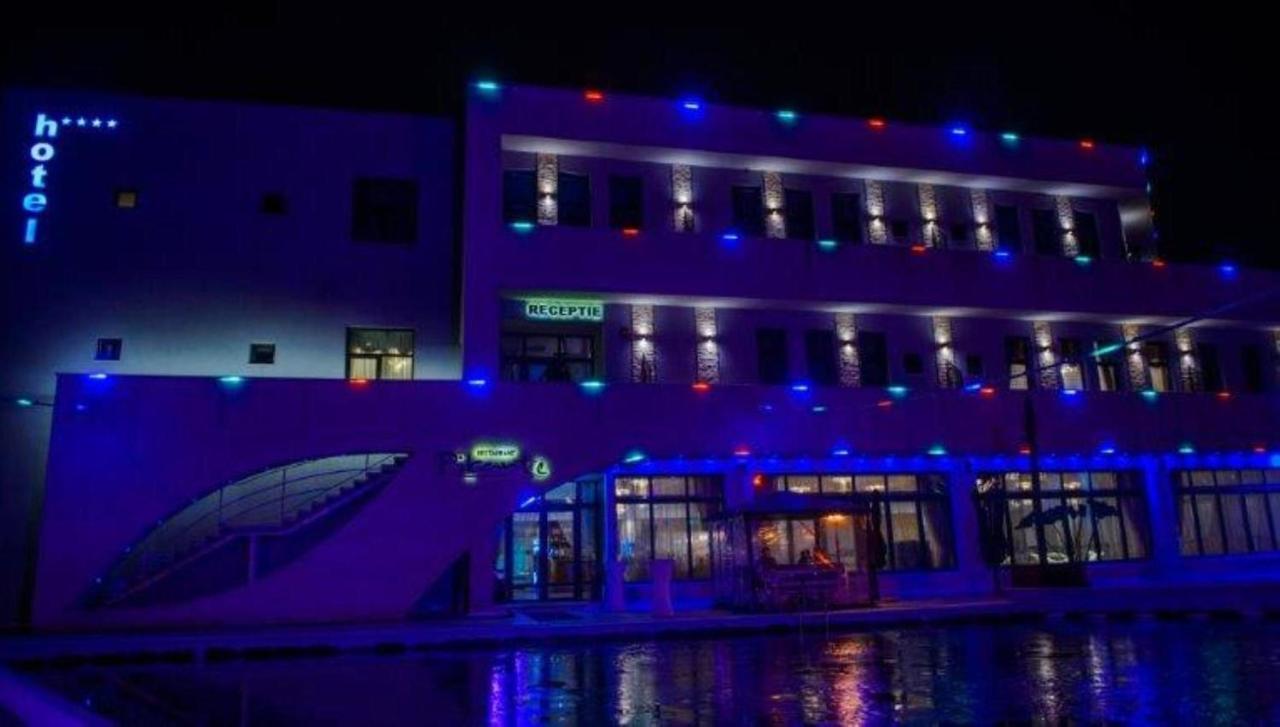 Pik Elegance Hotel Ploiesti Bagian luar foto
